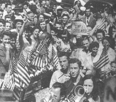 美国人民在纽约时报广场庆祝二战结束