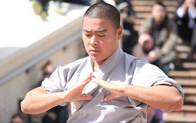 少林延鲁武术学校的少林武僧在惠灵顿为新西兰民众表演少林功夫