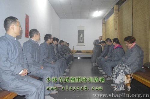 少林都市禅堂少林文化体验营营员在少林体验禅修