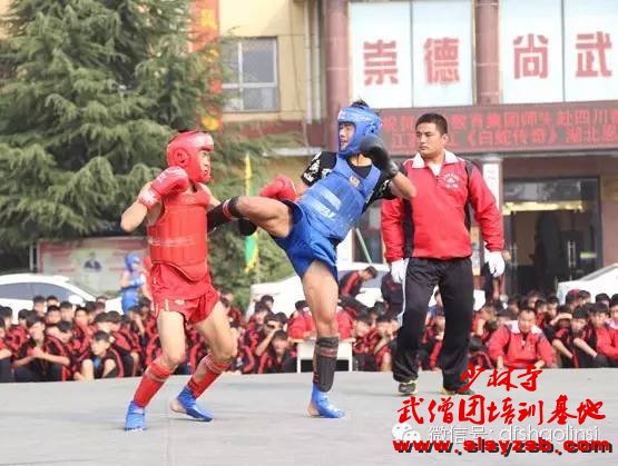 少林武校（少林延鲁武术学校）学员正在赛场上进行比赛