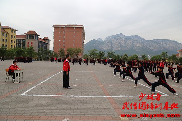 少林武术学校对学员进行武术成绩考核 少林武术学校对学员进行武术成绩考核
