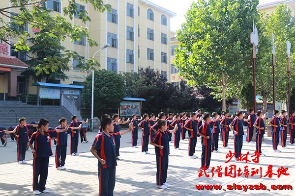 少林武术学校学员集体练武 少林武术学校学员集体练武