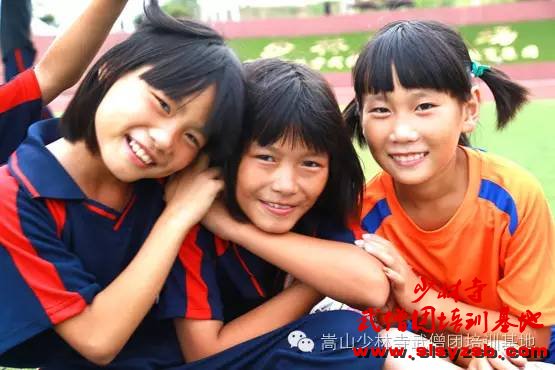 少林武术学校足球队的女生们 少林武术学校足球队的女生们