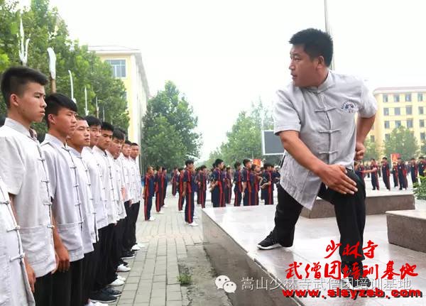 少林武术学校时雷教练为套路系教练讲解少林功夫 少林武术学校时雷教练为套路系教练讲解少林功夫