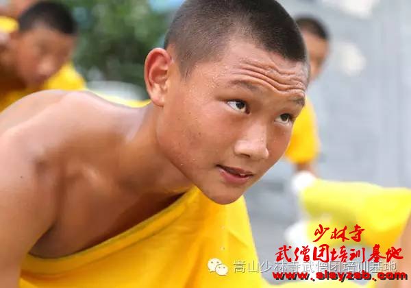 少林武术学校学员汗流浃背 少林武术学校学员汗流浃背