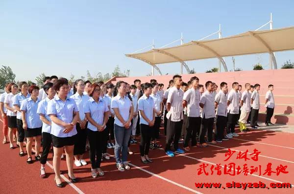 少林武术学校优秀教练及教师合影 少林武术学校优秀教练及教师合影