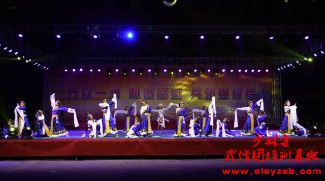 少林武术学校学员演绎凤凰飞 少林武术学校学员演绎凤凰飞