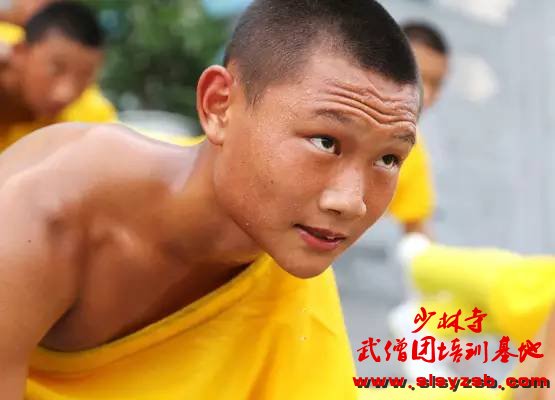 少林文武学校学员满脸艰辛的汗水 少林文武学校学员满脸艰辛的汗水