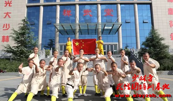 少林武术学校学生作为新一代的习武少年 少林武术学校学生作为新一代的习武少年
