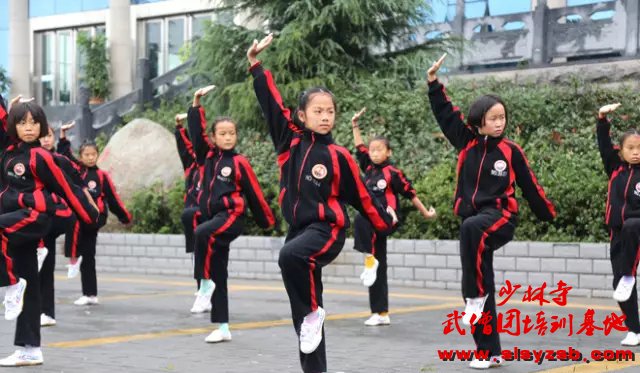 嵩山少林武校的女子精英是这样炼成的 嵩山少林武校的女子精英是这样炼成的