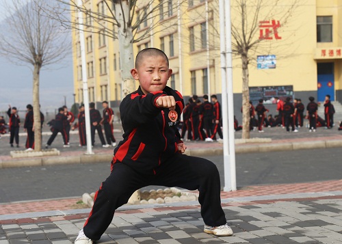 少林武校伸出援手 和煦了一个家_少林寺新校_新闻动态