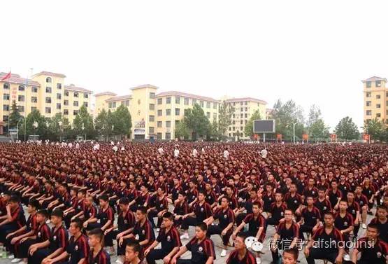 少林武校学员集体参加中国共产党成立九十五周年活动