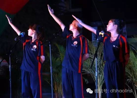 少林武校学员集体演讲