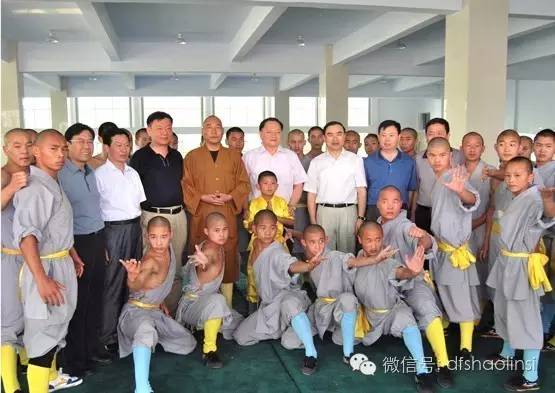 释延鲁大师隆重接待中央军事委员会委员、解放军总装备部部长张又侠上将一行.jpg