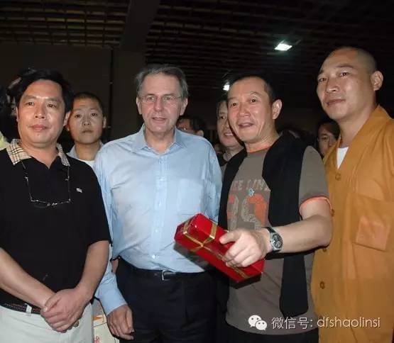 总教头与国际奥委会主席罗格、国家著名音乐家谭盾、著名编导梅帅元先生在一起.jpg